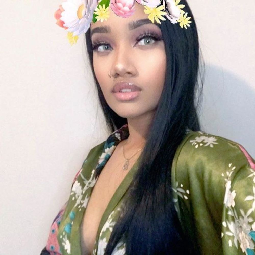 Meet your Posher, Eleschya